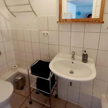 1 Apartment *