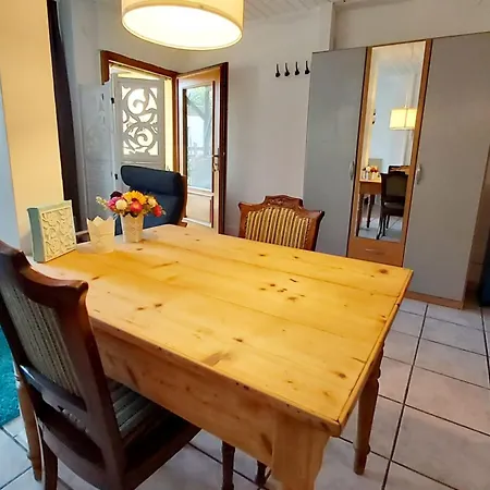 1 Apartment *